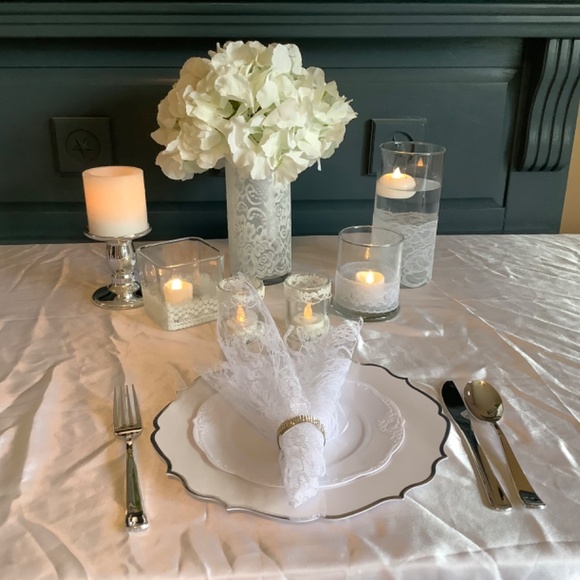 Set of 2 cylinder glass floating candle holders embellished white floral lace - Picture 5 of 7